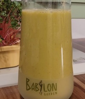 Smoothie búzafűvel és datolyával